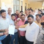 ग्रापए के बैनर तले पत्रकारों ने मुख्यमंत्री को संबोधित ज्ञापन नायब तहसीलदार को सौंपा